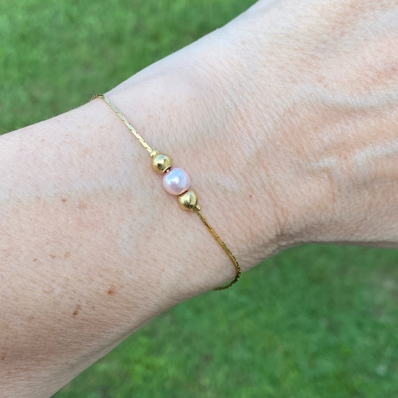 Pink faux Pearl gold tone fashion bracelet - Picture 5 of 10